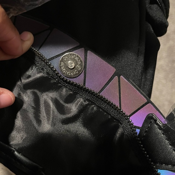 GEOMETRIC LUMINOUS IRIDESCENT HOLOGRAPHIC HANDBAG - Picture 6 of 10